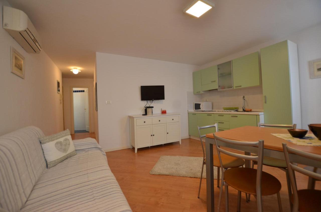 Stella 2 Sea View Apartment Ровинь Экстерьер фото