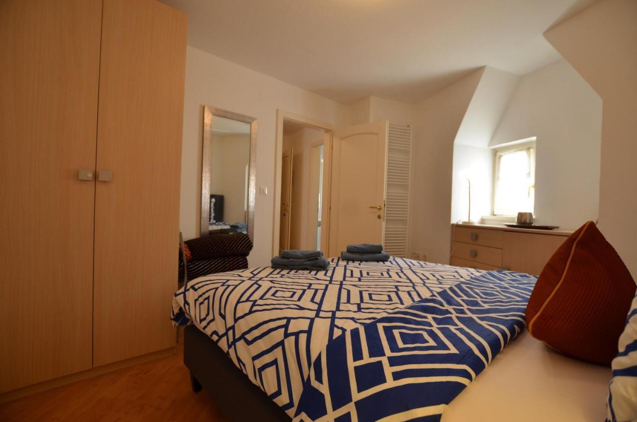 Stella 2 Sea View Apartment Ровинь Экстерьер фото